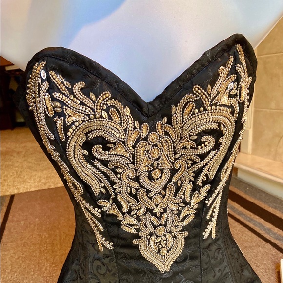 Overbust hand embroidered corset - Picture 3 of 8